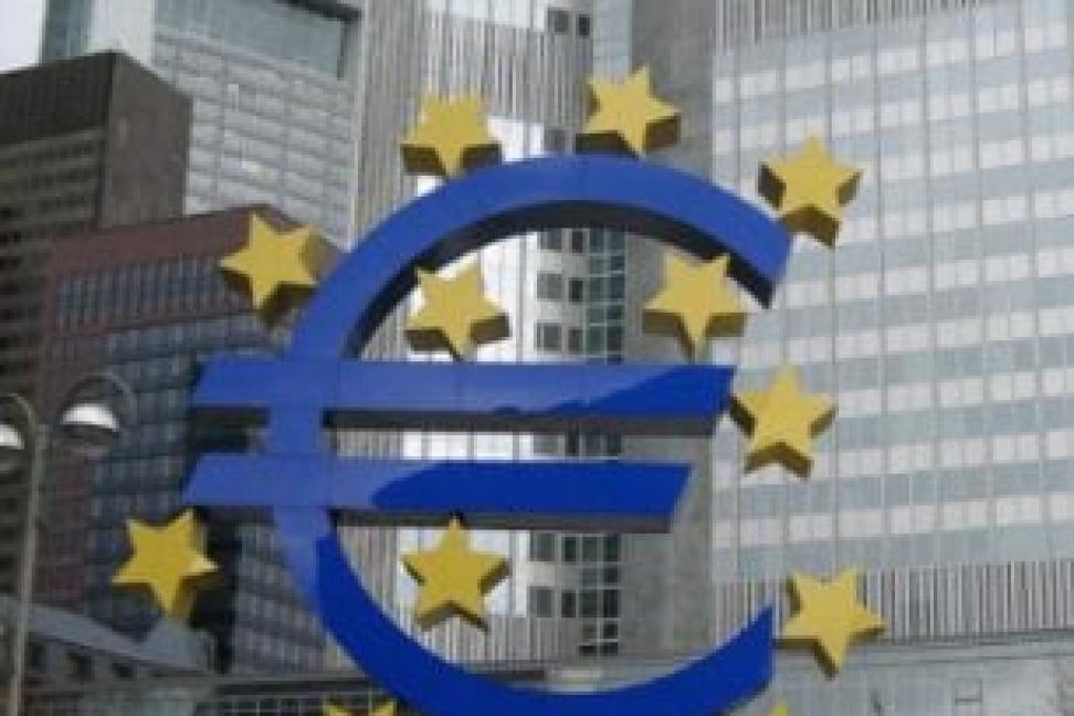 Estatua con el signo del euro